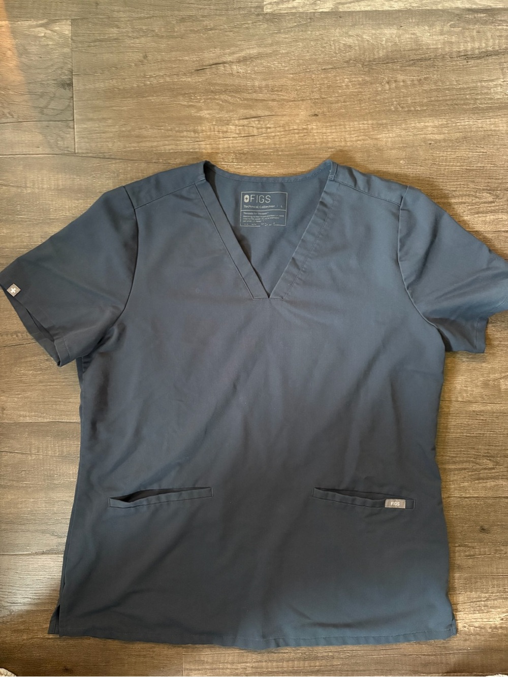 FIGS Technical Collection Casma Scrub Top Grey / Graphite
